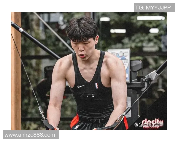 足球巨星们纷纷秀出腹肌魅力 健美身材引爆球迷热议 足球巨星们纷纷秀出腹肌魅力 健美身材引爆球迷热议