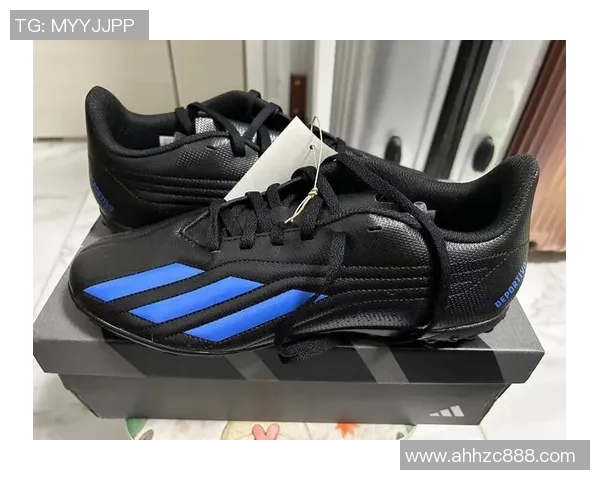 个性化设计与顶尖性能结合 盘点球星专属定制足球鞋的魅力与创新