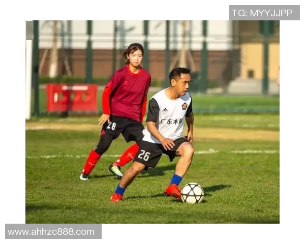 足球明星风采展:领略全球顶级球员的精彩瞬间与非凡成就 足球明星风采展:领略全球顶级球员的精彩瞬间与非凡成就